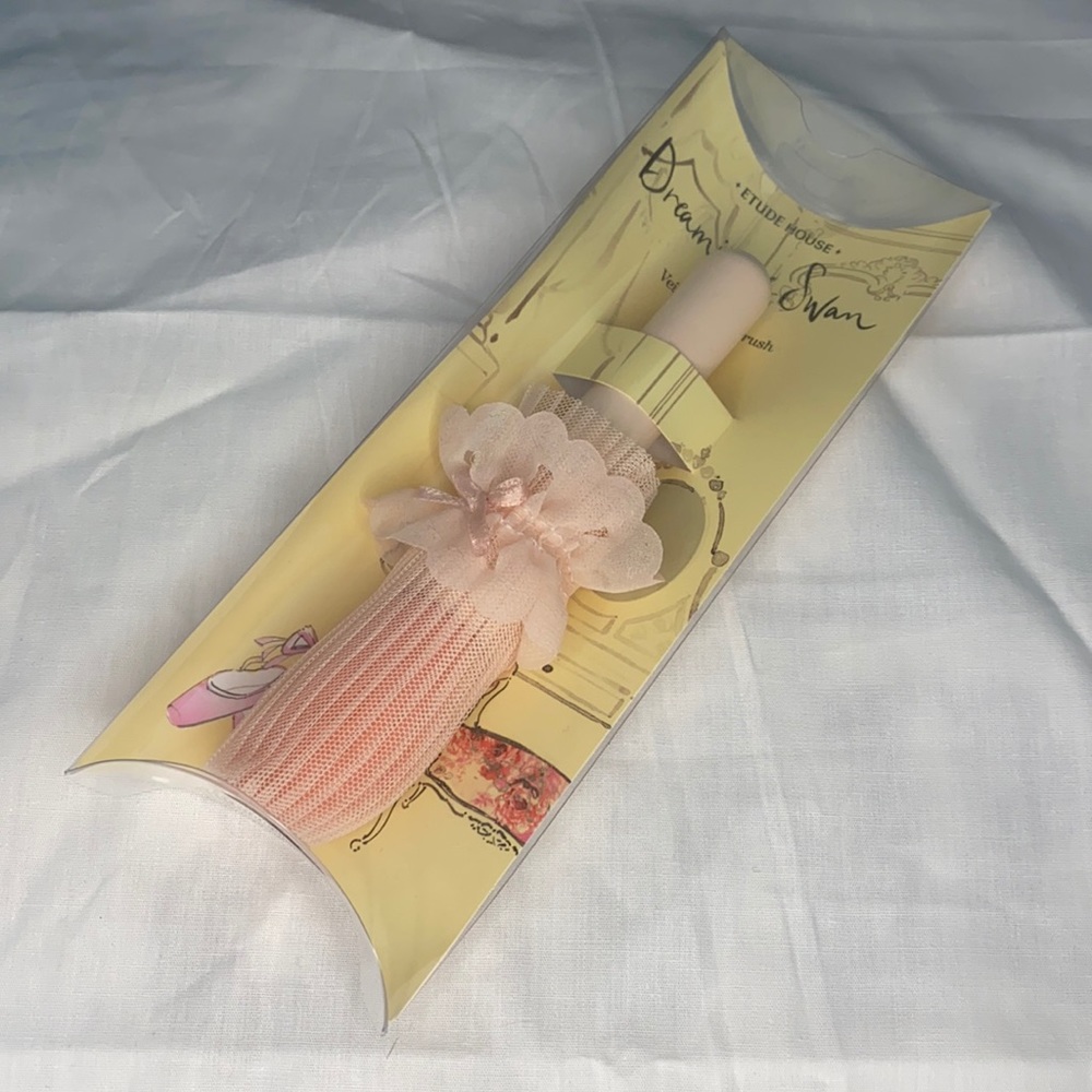 Limited Edition Etude House Dreaming Swan Brush